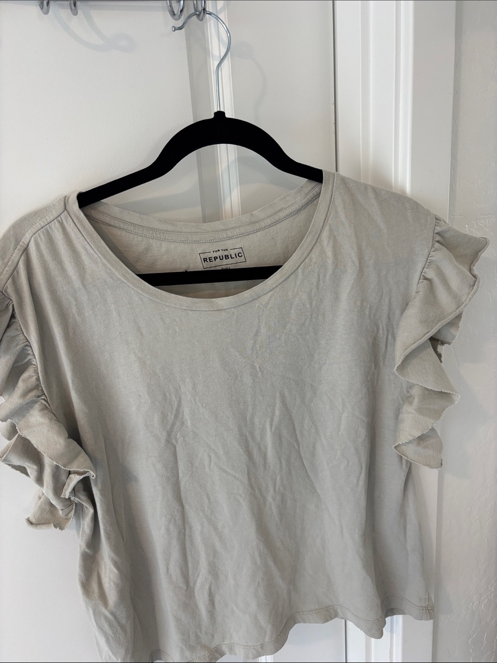 For The Republic Light green/Gray Ruffle Sleeve Tee size large